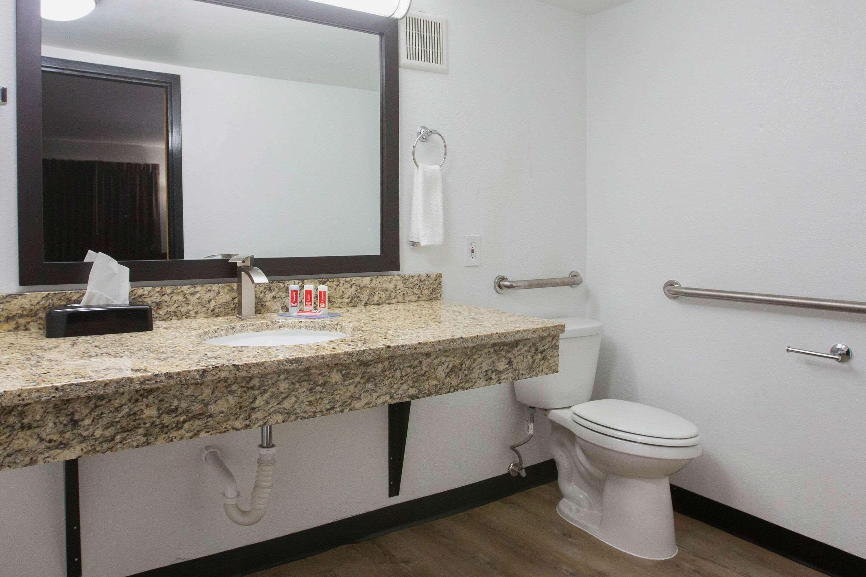 Econo Lodge Литония Экстерьер фото